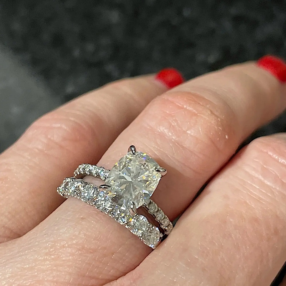 3.5 carat Cushion Cut engagement ring - Picture 1 of 9